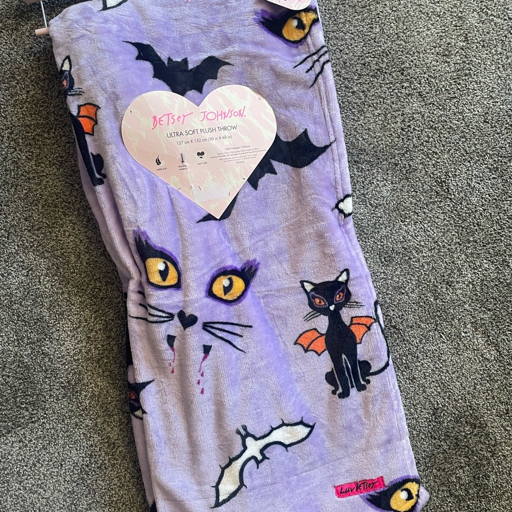 NEW BETSEY JOHNSON HALLOWEEN SPOOKY KITTY THROW BLANKET 🖤💀🐈‍⬛